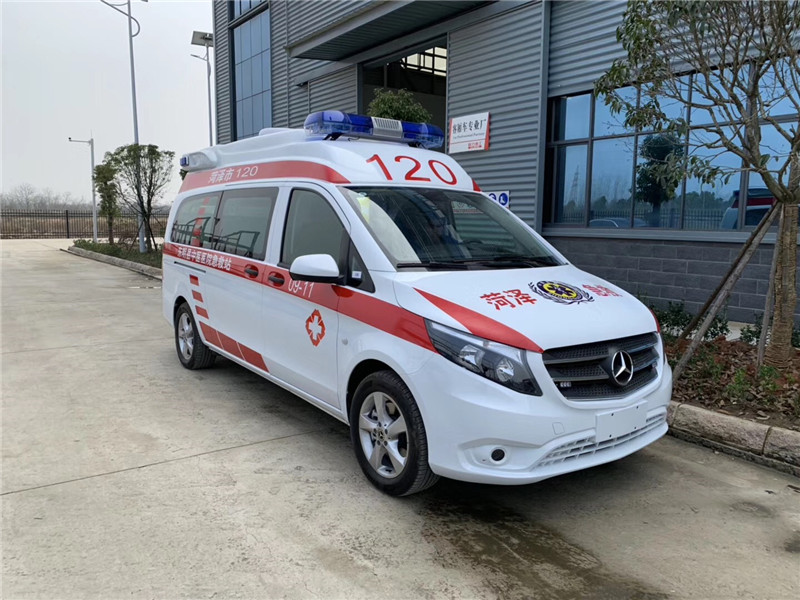 奔馳Vito(新威霆)高頂監(jiān)護(hù)型奔馳救護(hù)車